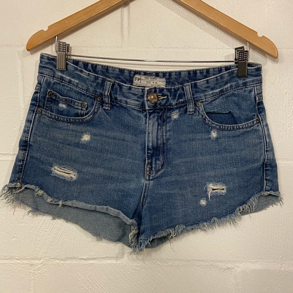 ⭐️Free People Distressed Denim frayed hem shorts size 28